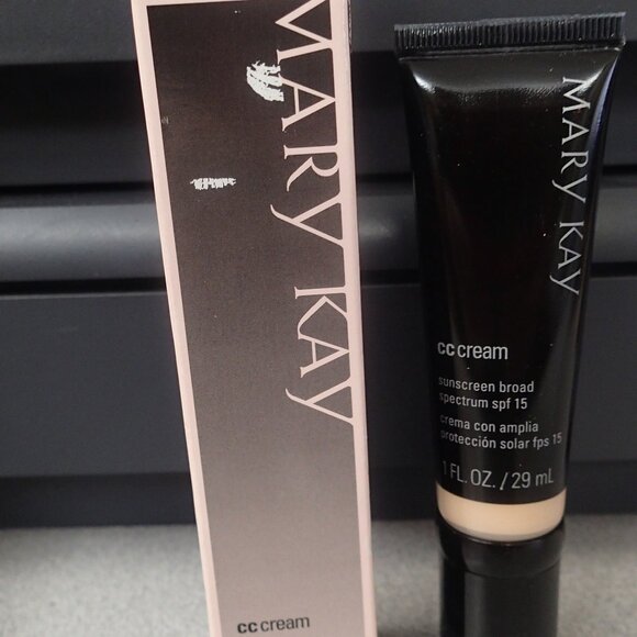 COPY - Mary Kay CC Cream Very Light - Picture 1 of 8